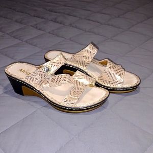 Alegria sandals size 7